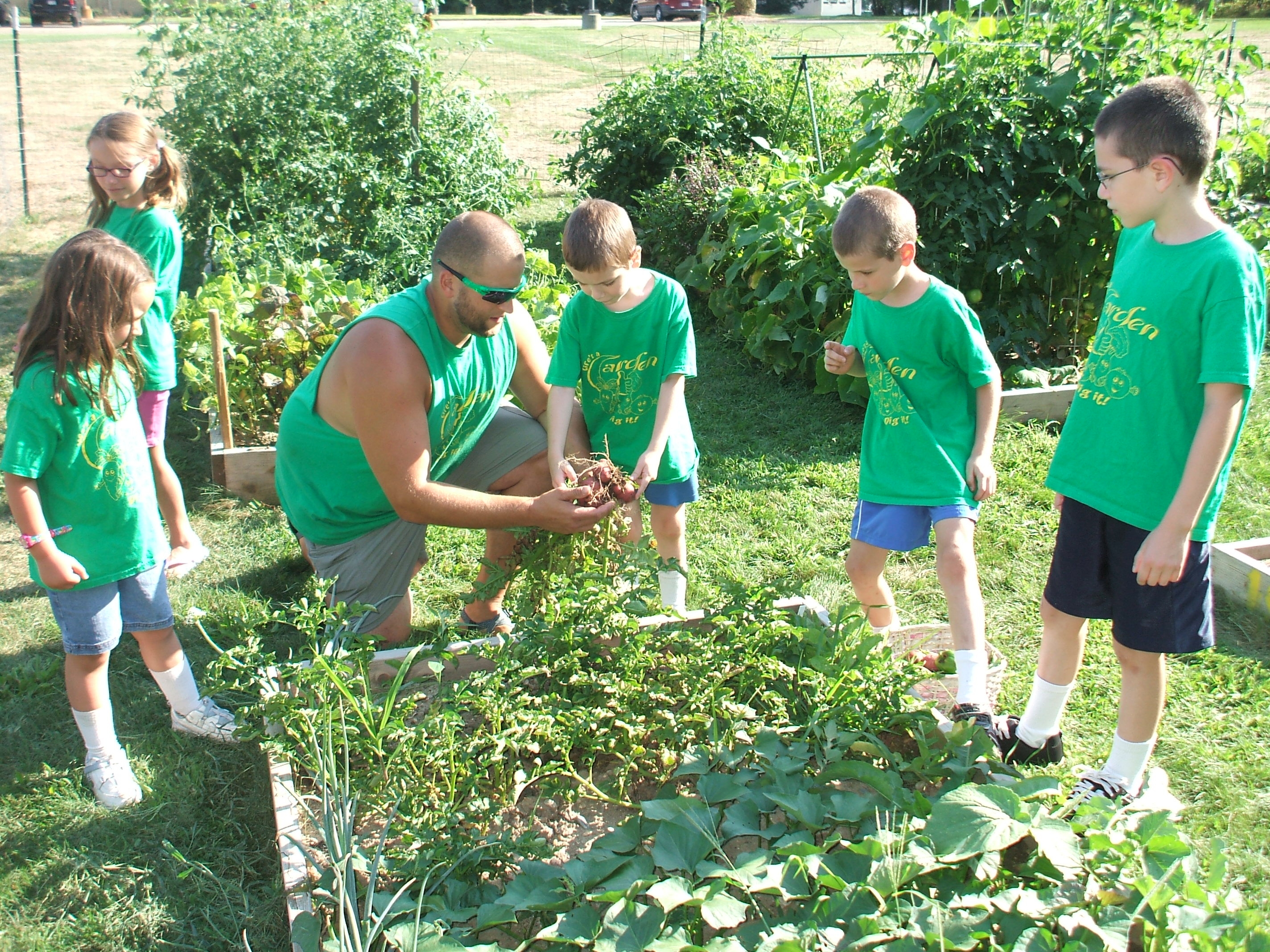 Oaklawn offers weekly gardening classes for students ages 5 through 10