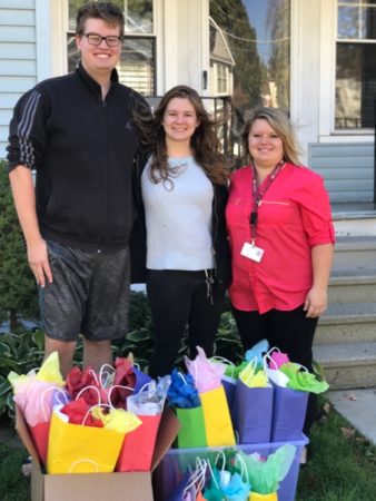 Oaklawn receives donation from Albion College students