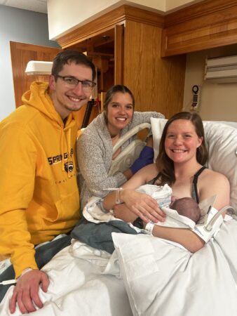 Oaklawn nurse delivers friend’s baby in car